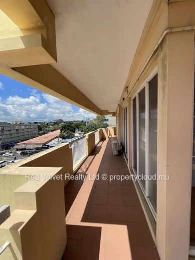 Large 4,000 sqft Office with Wraparound Balcony – Quatre Bornes