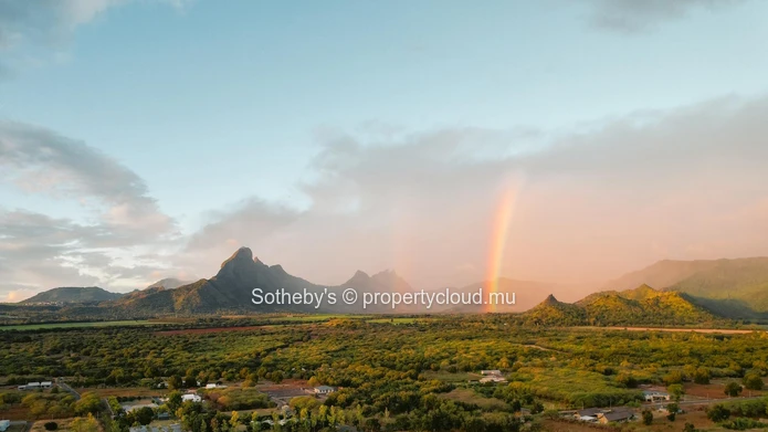 Hibiscus Villa, Ekô Savannah