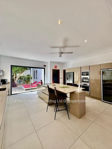 Villa d'exception, 495 M2 habitable, 1040 M2 de jardin tropical a Pereybere 