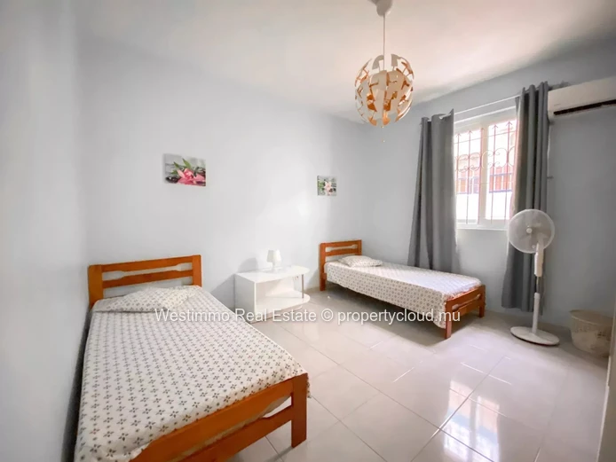 PEREYBERE - Seasonal rental 3-bedroom apartment on the ground floor of a villa