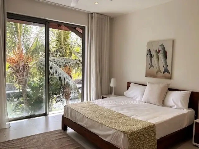 A vendre : Appartement de 3 chambres en suite , pieds dans l'eau qui respire l'art de vivre Mauricien avec ses lagune...