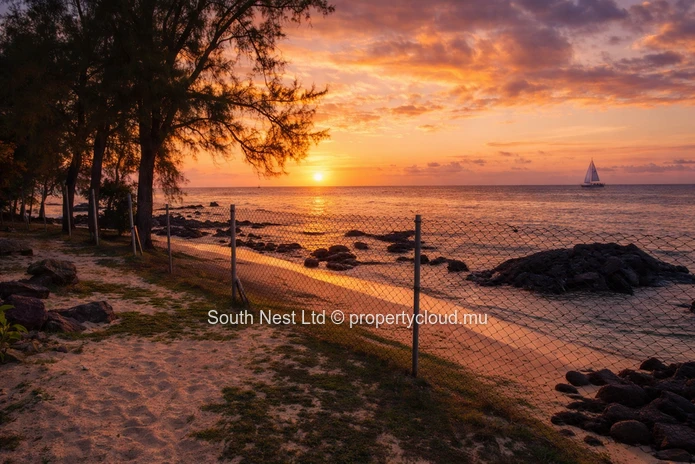 Beachfront ground floor big apartment available to foreigners 