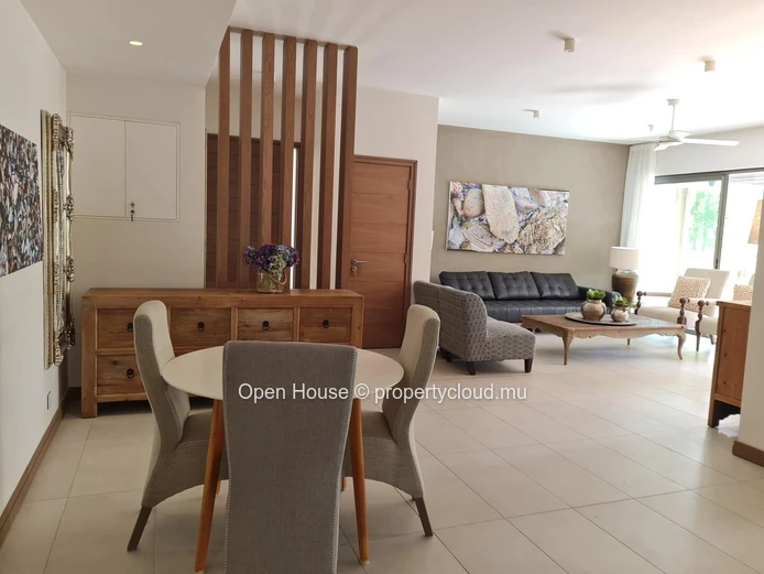 Appartement IRS à vendre à Grand Baie, 198m², 3 chambres en suite, piscine commune, dans domaine avec Golf, accessibl...