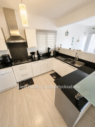 Villa 3 Chambres avec Piscine Privée & Jardin – Albion