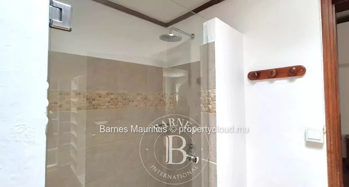 POINTE AUX CANONNIERS – Élégante villa côtière avec piscine et jardin – 4 chambres