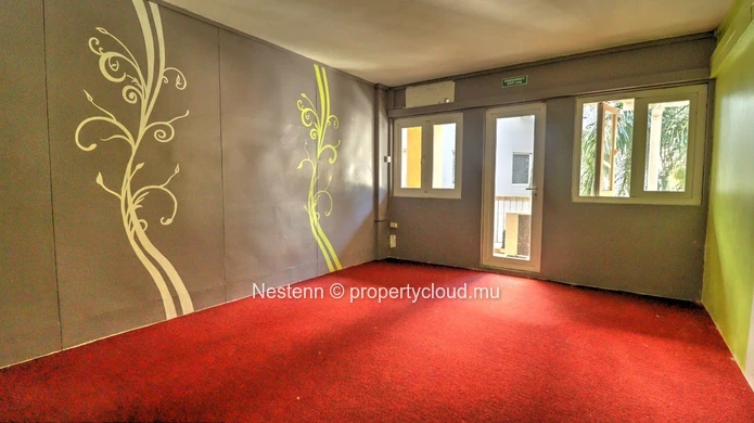 Office space of 371.61 m² 