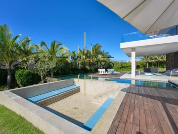 5 Bedroom Villa