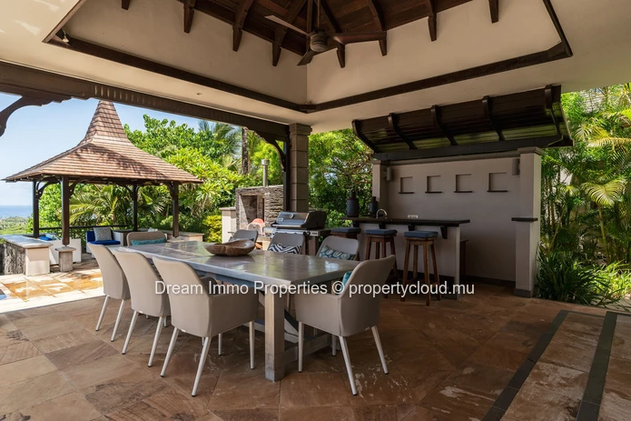 Élégante villa vue mer dans le prestigieux domaine golfique Heritage Villas Valriche à Bel Ombre – Ile Maurice