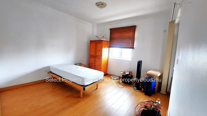Appartement de 3 chambres à vendre à Vieux Quatre Bornes à Rs