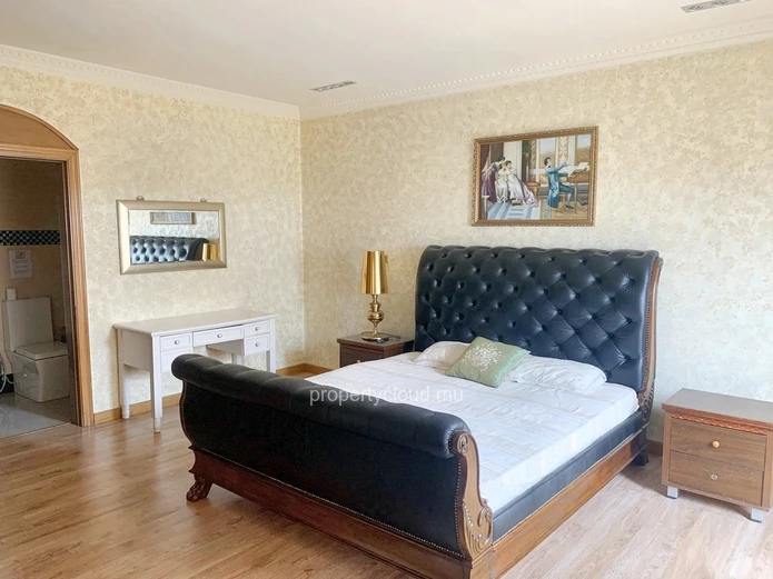 Curepipe à vendre charmant appartement 3 chambres situé au huitièmes étages avec ascenseur situé dans une résidence s...