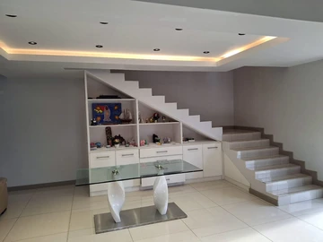 5 Bedroom Villa