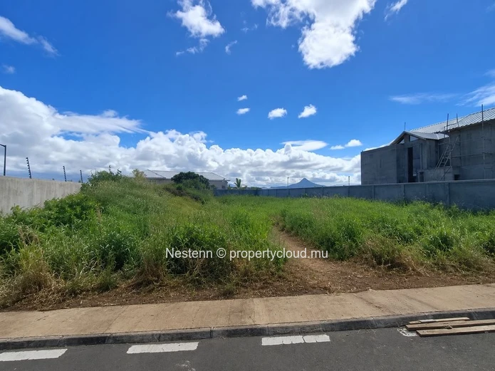 Terrain de 728,82 m² dans une résidence sécurisée