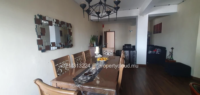 Appartement Semi-Meublé à Vendre – Centre de Curepipe