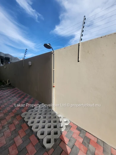 3-Bedroom Apartment for Rent in Pereybère