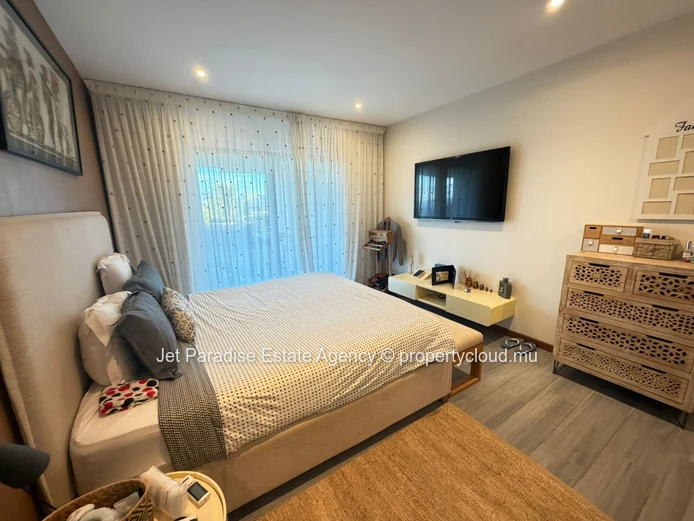 Beautiful Furnished ground floor apartment with Sea View