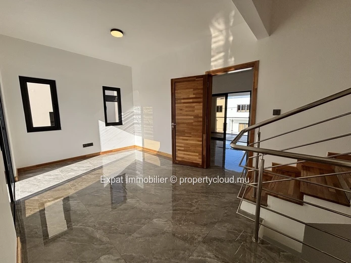 Villa Neuve 4 Chambres Non Meublée Avec Piscine Privée – Vale