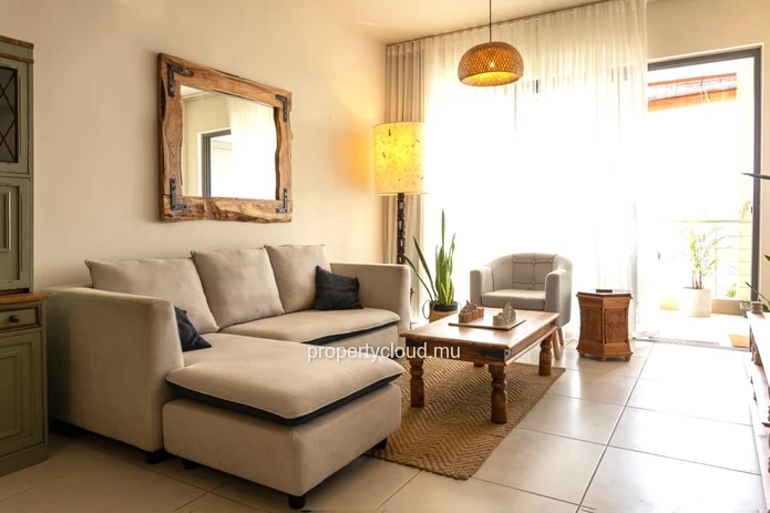 For rent – Flic en Flac, Mauritius Magnificent recent 3 bedroom apartment located on the top floor, with roof terrace...