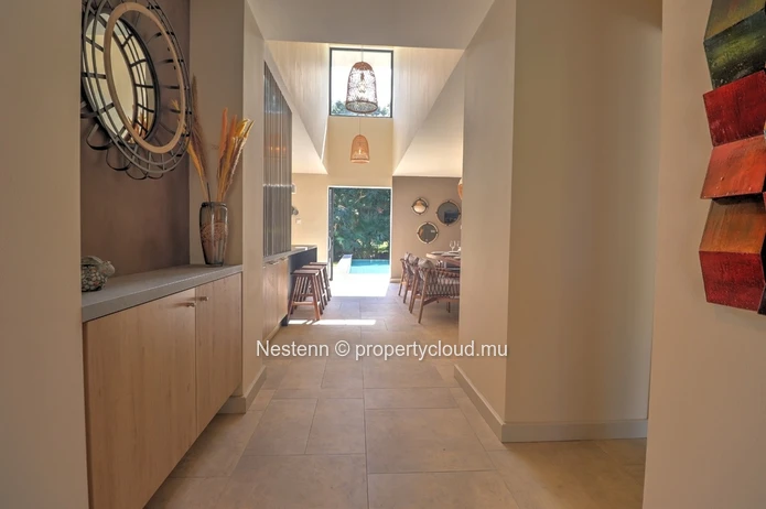 3-bedroom villa with private pool, jacuzzi, sea access, and close to golf