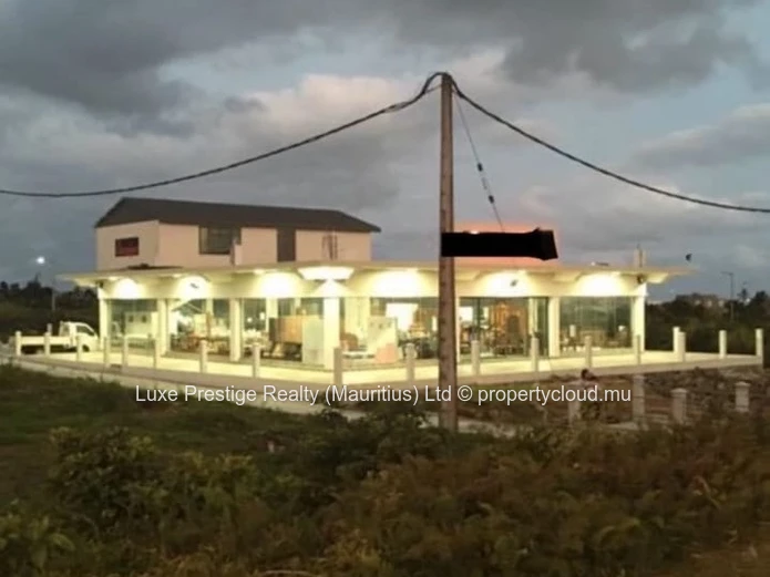 Modern Commercial Building for Rent in Rose Belle | Parking & Easy Motorway Access