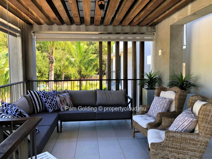 Modern with charm, 3 bedrooms apartment on the golf