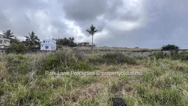 Terrain résidentiel pied dans l'eau  - 1.90 arpent - Le Bouchon