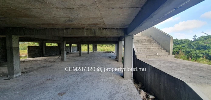 Ferme Avicole Entièrement Équipée à Vendre – La Martinière, Chamouny