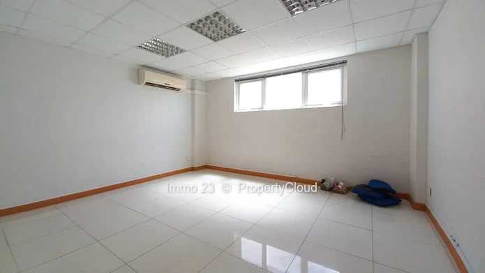 Office - 300m2 - Quatre Bornes - Ref. BU42041LO