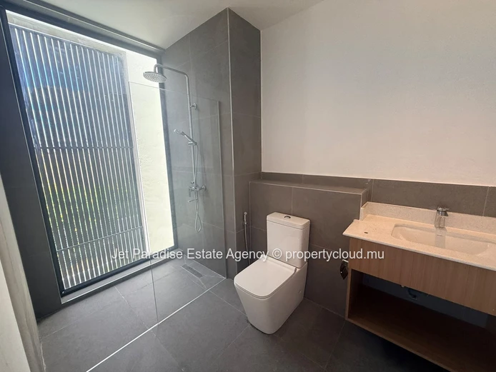 Villa neuve à vendre à  3 chambres,piscine privée