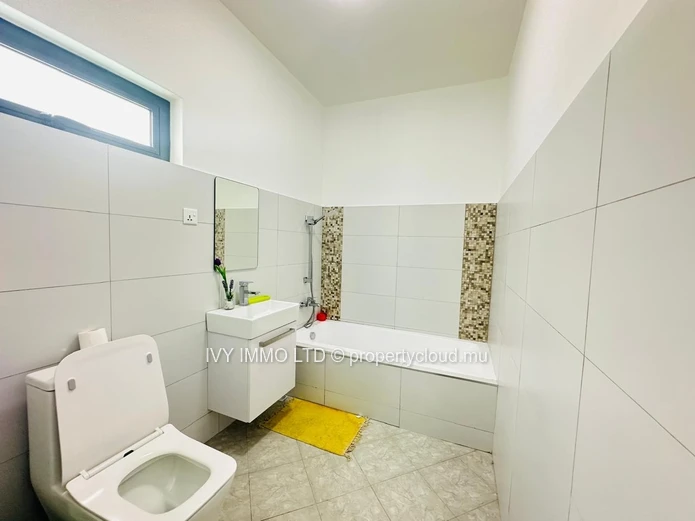 Villa à louer à long terme   Située à #trouauxbiches    | Piscine privée  Loyer 80 000 MUR.