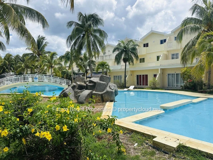 Duplex for Sale in the Heart of the West – Modern, Spacious, and Just Minutes from the Beach