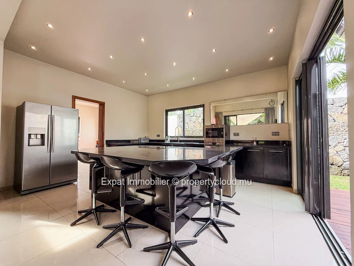 Exceptional Single-Storey 4-Bedroom Villa With Swimming Pool And Large Landscaped Garden – Grand Baie