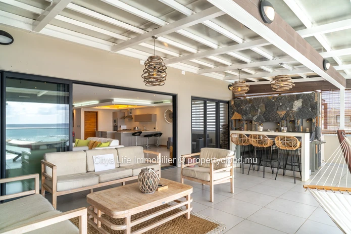 Penthouse meublé de 3 chambres avec piscine à Pointe aux Biches