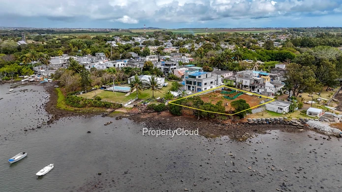 For Sale - Plot Of Land (Near The Sea) - Poudre D'or Hamlet 