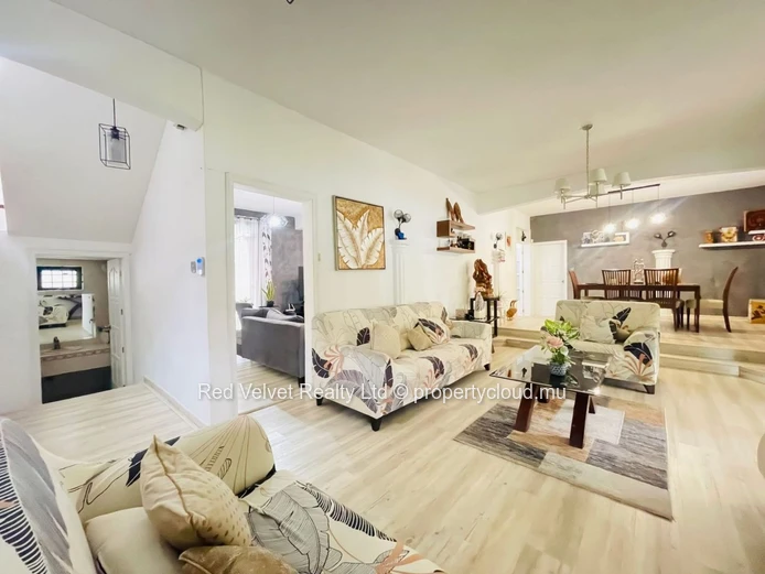Charming House for Rent in Pointe aux Canonniers | Private Pool & Lush Garden