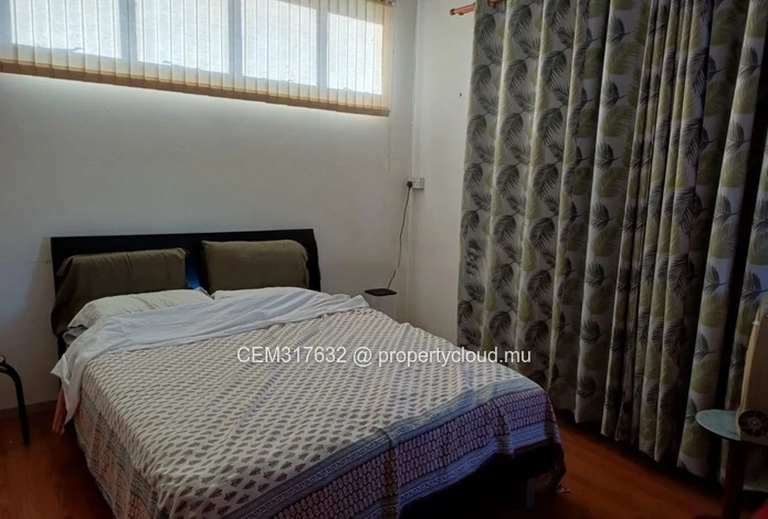 Maison Familiale avec Mezzanine à Vendre – Quatre Bornes Centre 
