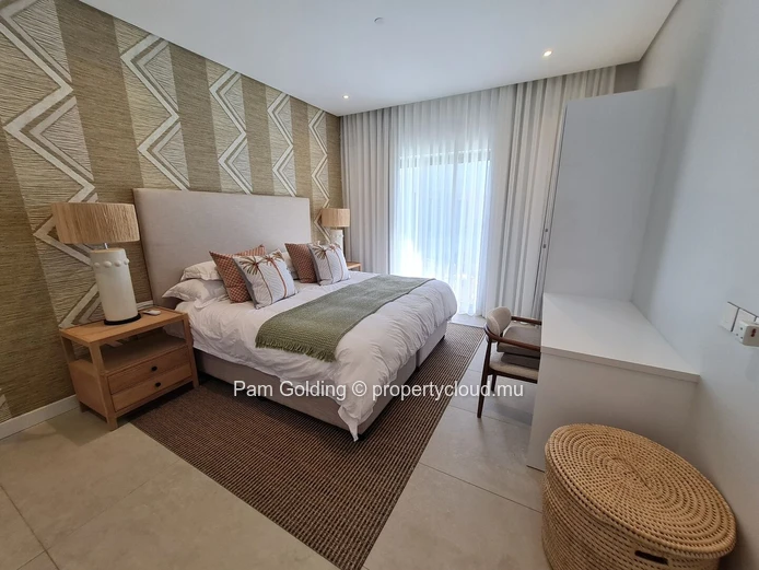 Élégant penthouse de 2 chambres avec terrasse rooftop privée et bassin de rafraîchissement | La Pointe Phase 2 | Poin...