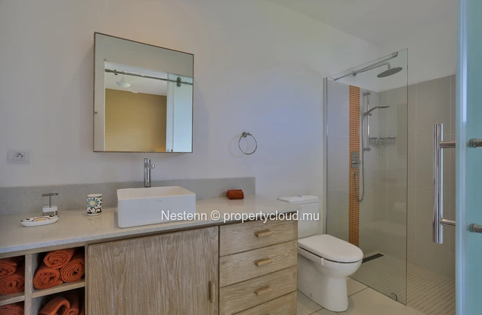 Modern villa of 4 bedrooms in a secure residence