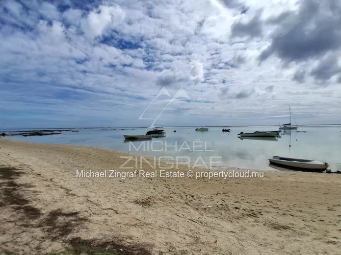 1-Bedroom Duplex with Direct Beach Access – Pereybere