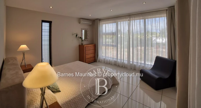 BLACK RIVER - 4 bedrooms sea view penthouse