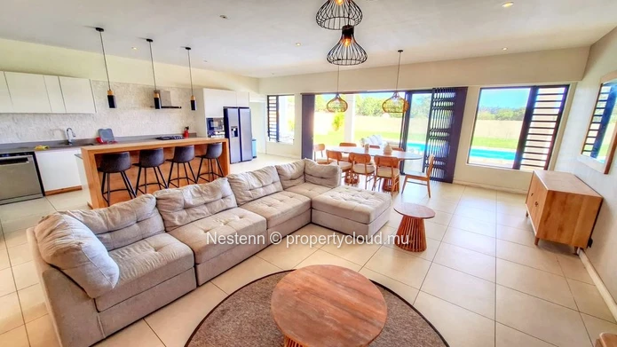 Villa familiale moderne de 4 chambres dans un beau jardin