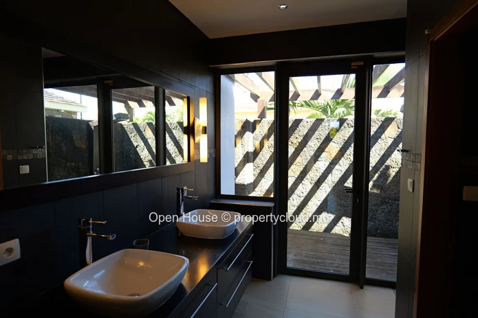 Villa de luxe 4 chambres avec piscine privée à vendre à Péreybère