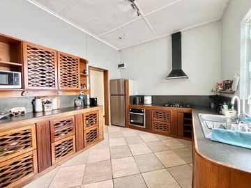 5 Bedroom Villa