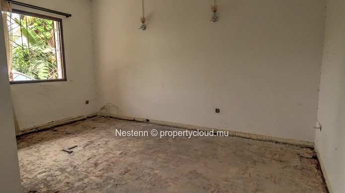 Traditional single-storey villa with 4 bedrooms