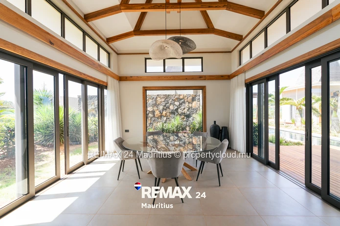Superb contemporary 3-bedroom villa with private pool, landscaped garden and high ceilings.