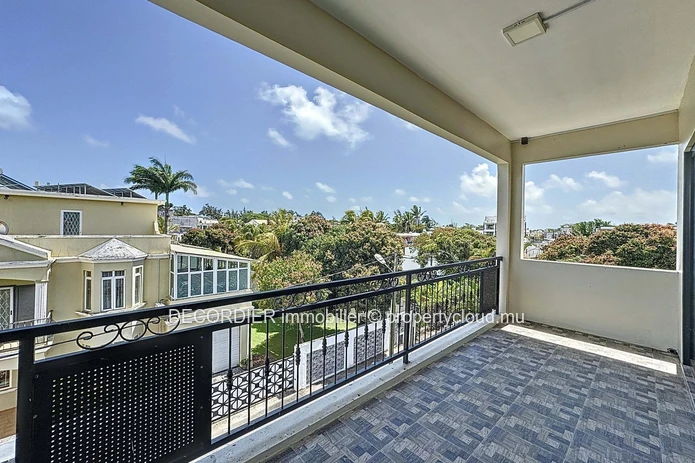 Apartment located on the 2nd floor at 5 minutes walk from the beach