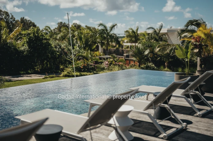 Villa Sunrise : 4 bedroom villa for rent with garden view | Anahita Beau Champ