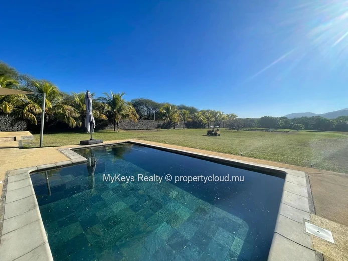 Panoramic Mountain Views - Expansive Landscaped Grounds - Absolute Privacy - Pet Friendly