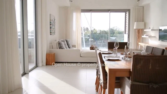 Penthouse 3 chambres avec piscine privée à louer à Rivière Noire