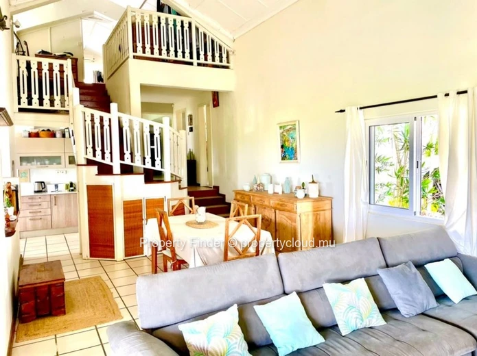 Villa 4 Chambres — À Vendre — Tamarin