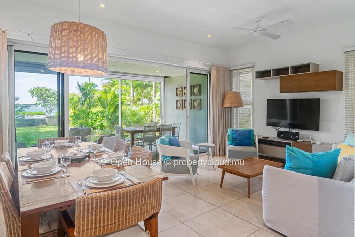 Appartement pieds dans l'eau à vendre à Grand Baie 152m² - Marché local exclusivement.